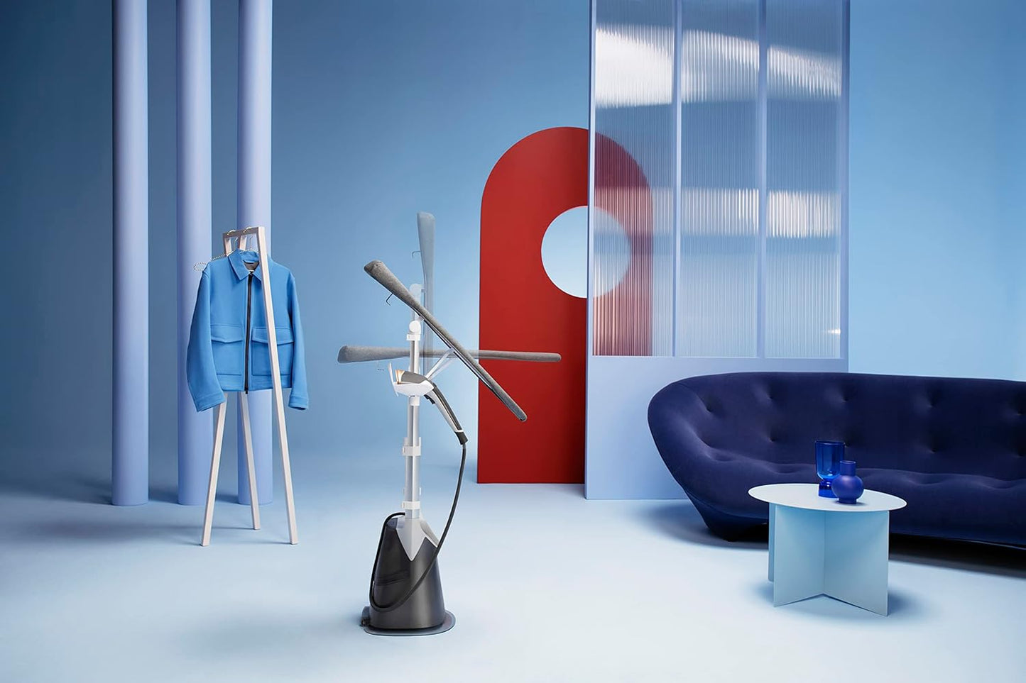 Philips Standing Garment Steamer - Steam Flow of 90 Grams per minute - 2400W - Water tank capacity 2.0 Litre - 50/60Hz - All-in-One 8000 Series GC628/86