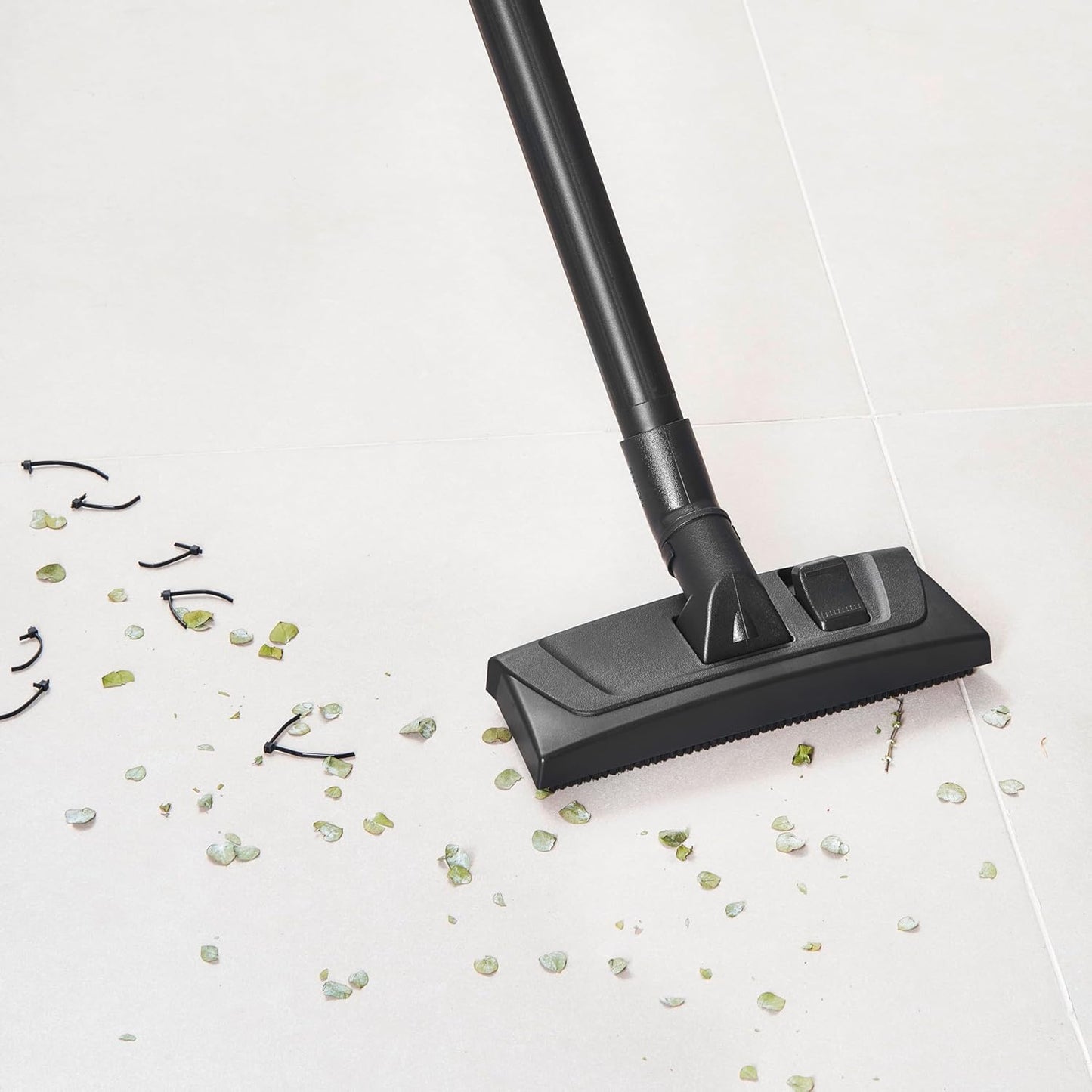 مكنسة كهربائية كارشر بدون كيس بقوة 2200 وات للأسطح الجافة موديل DVAC 2200