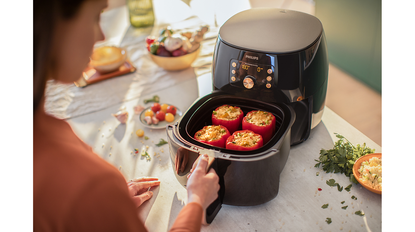 philips XXL Airfryer - 2200W, 50Hz, 1.4KGs, Smart Sensing Technology, Rapid Air Technology, Black/Copper - HD9867