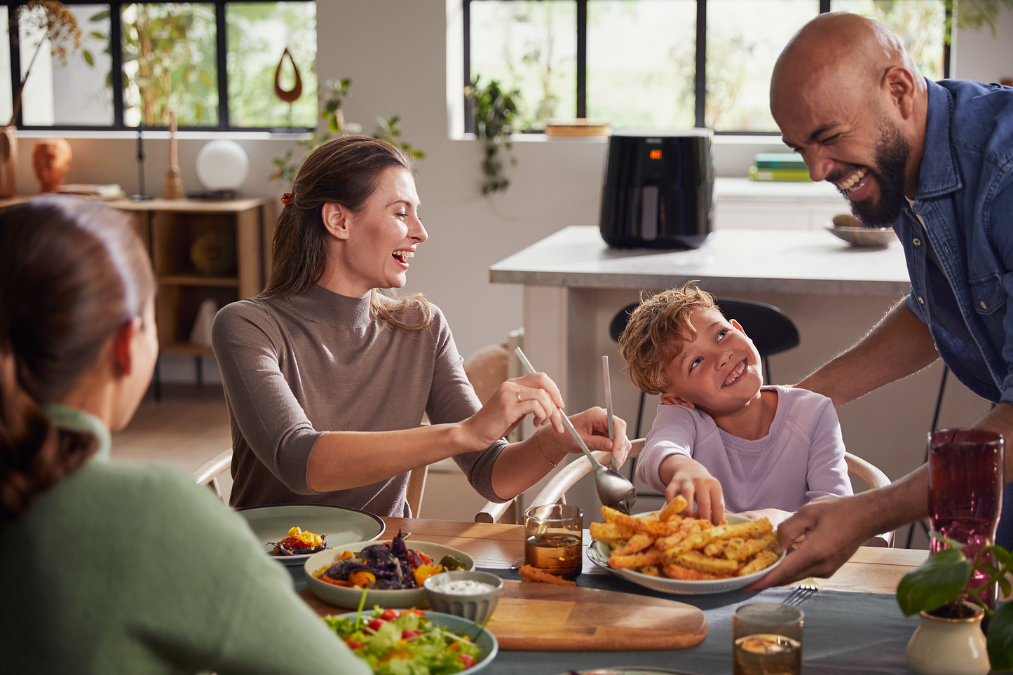 Philips Essential Air Fryer with Wi-Fi Connection, 6.2 Liters, 2000 Watt, Black - HD9280-91